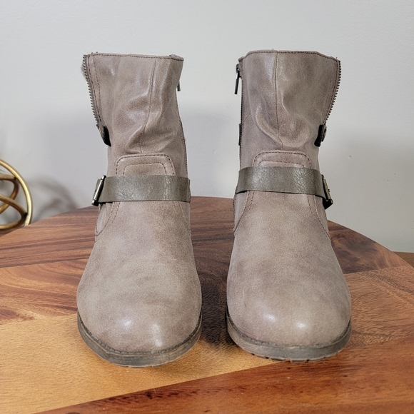 SO Stylish Taupe Ankle Boots Size 9 Vegan With Knit Accents - Picture 6 of 14